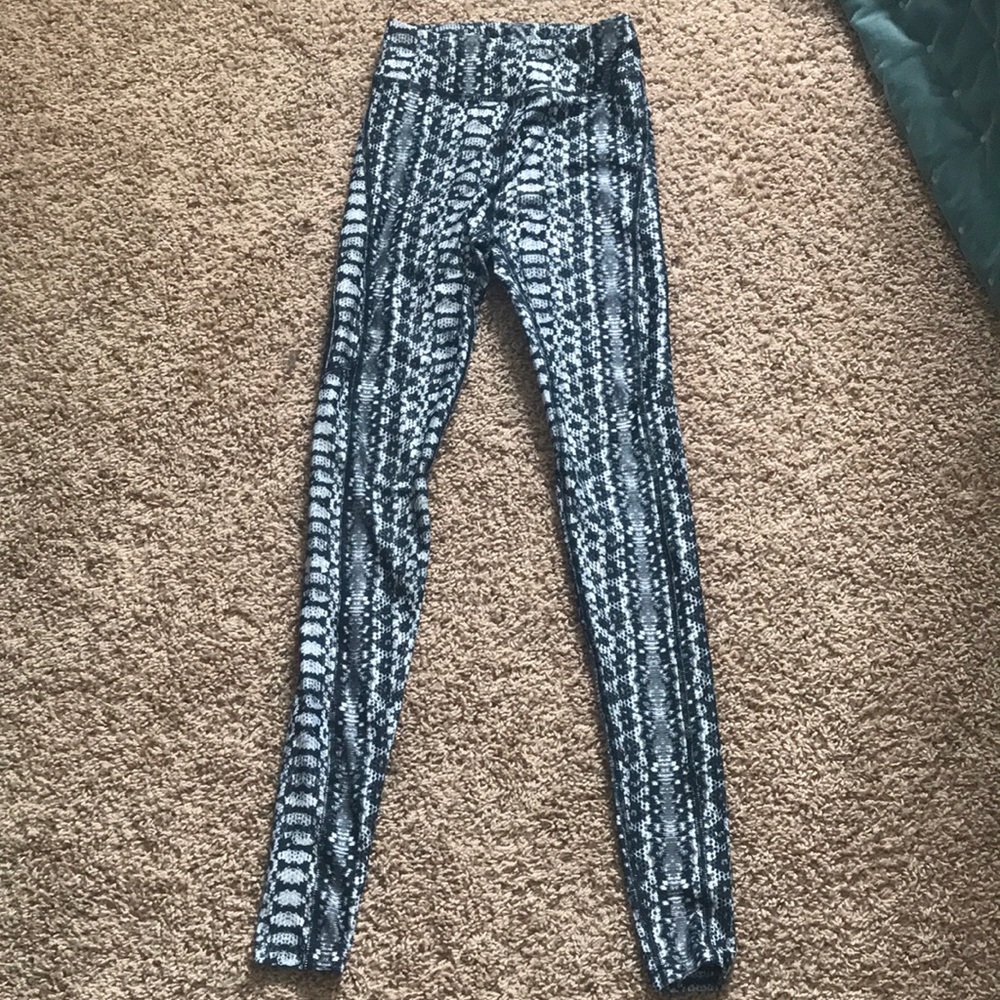 Under armour heat gear snake skin leggings